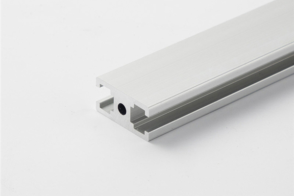 目前的成品铝材每吨多少钱?